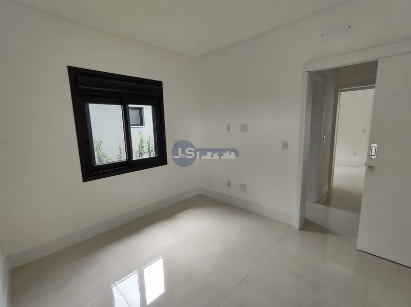 MAGNÍFICA CASA CEM CONDOMINIO COM FUNDO PARA O LAGO: 17ª foto da galeria de imagens do imóvel