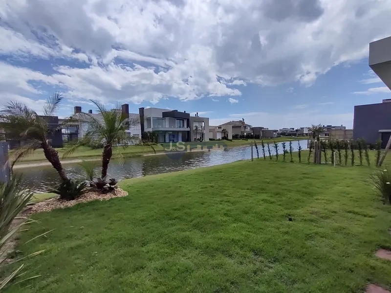 MAGNÍFICA CASA CEM CONDOMINIO COM FUNDO PARA O LAGO: 21ª foto da galeria de imagens do imóvel