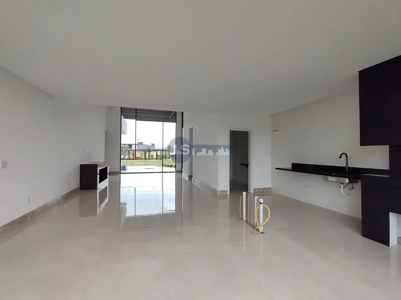 MAGNÍFICA CASA CEM CONDOMINIO COM FUNDO PARA O LAGO: 27ª foto da galeria de imagens do imóvel