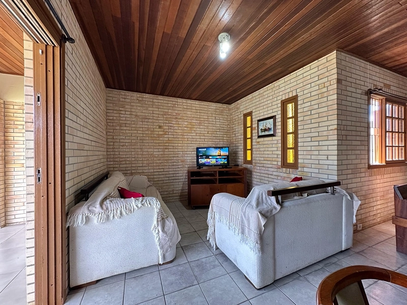 EXCELENTE CASA DE PRAIA PRÓXIMA AO MAR COM PISCINA: 9ª foto da galeria de imagens do imóvel