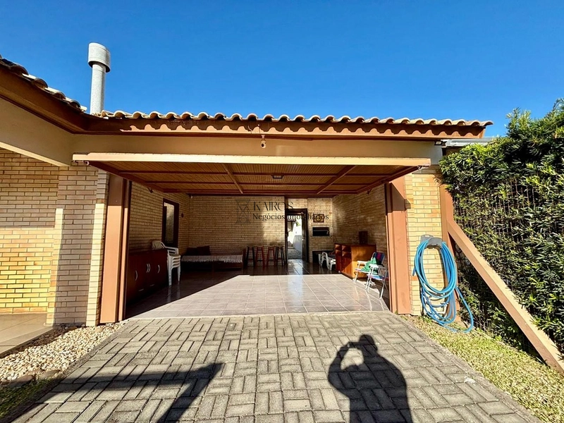EXCELENTE CASA DE PRAIA PRÓXIMA AO MAR COM PISCINA: 6ª foto da galeria de imagens do imóvel