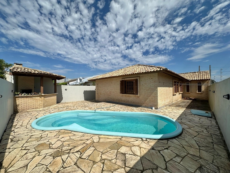 EXCELENTE CASA DE PRAIA PRÓXIMA AO MAR COM PISCINA: 6ª foto da galeria de imagens do imóvel