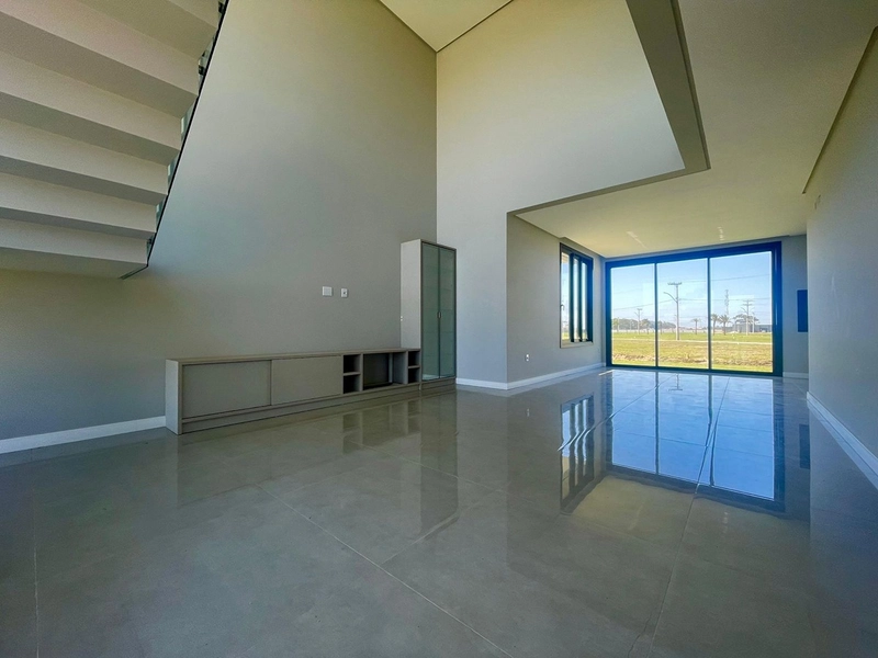 EXCELENTE CASA ALTO PADRÃO BEIRA LAGO : 3ª foto da galeria de imagens do imóvel