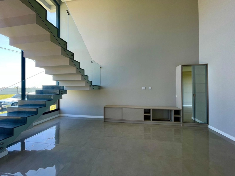 EXCELENTE CASA ALTO PADRÃO BEIRA LAGO : 4ª foto da galeria de imagens do imóvel