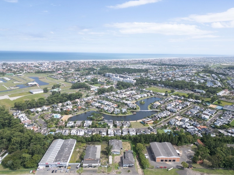 EXCELENTE CASA ALTO PADRÃO COM PISCINA : 2ª foto da galeria de imagens do imóvel