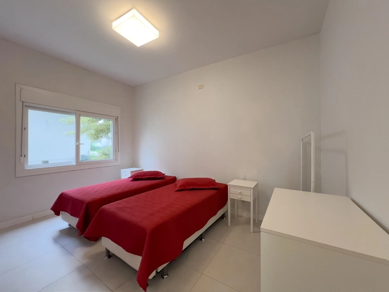 EXCELENTE CASA ALTO PADRÃO COM PISCINA : 10ª foto da galeria de imagens do imóvel