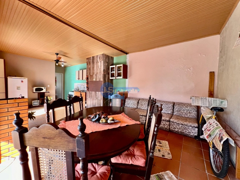 Casa em Atlântida Sul: 2ª foto da galeria de imagens do imóvel