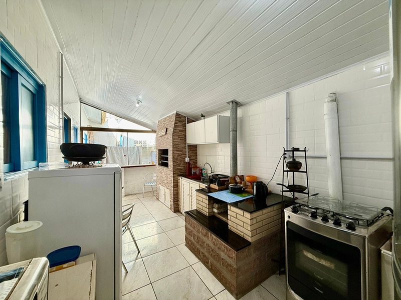 EXCELENTE CASA DE PRAIA PRÓXIMA AO MAR COM PISCINA: 28ª foto da galeria de imagens do imóvel