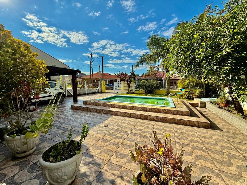 EXCELENTE CASA DE PRAIA PRÓXIMA AO MAR COM PISCINA: 8ª foto da galeria de imagens do imóvel