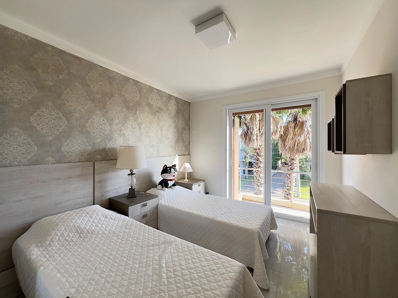 EXCELENTE CASA ALTO PADRÃO COM PISCINA : 6ª foto da galeria de imagens do imóvel