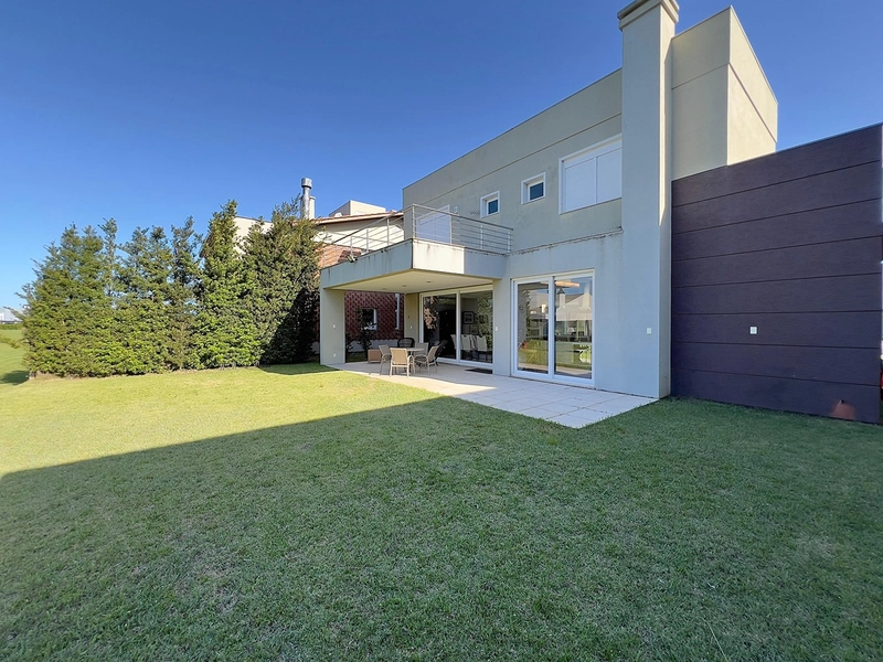 EXCELENTE CASA ALTO PADRÃO COM PISCINA : 13ª foto da galeria de imagens do imóvel