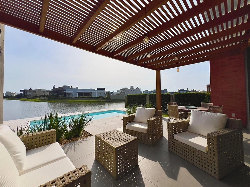 EXCELENTE CASA ALTO PADRÃO EM CONDOMÍNIO: 2ª foto da galeria de imagens do imóvel