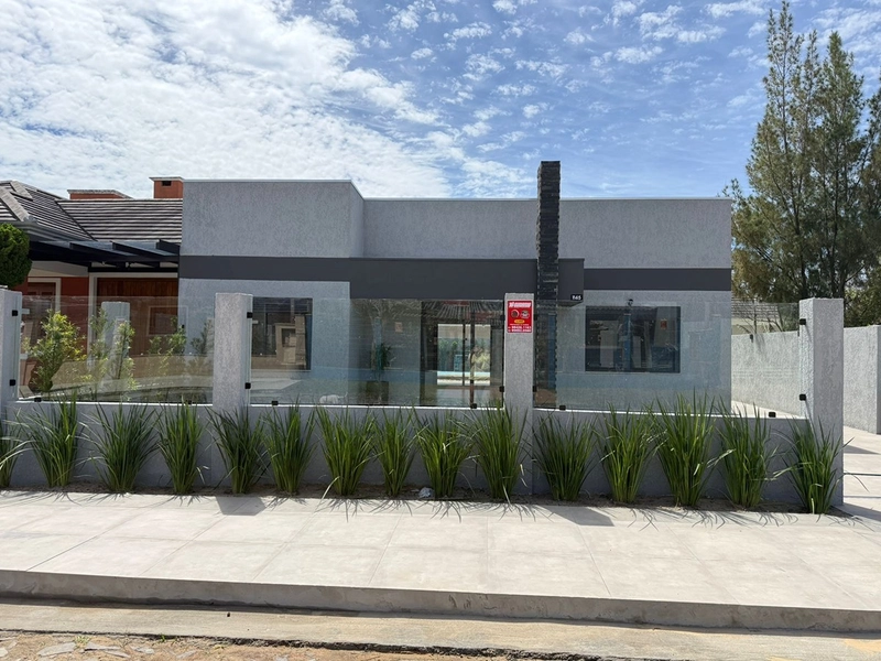 CASA DE PRAIA COM PISCINA: 1ª foto da galeria de imagens do imóvel