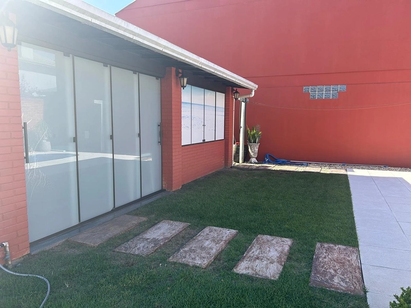 EXCELENTE CASA COM PISCINA : 8ª foto da galeria de imagens do imóvel