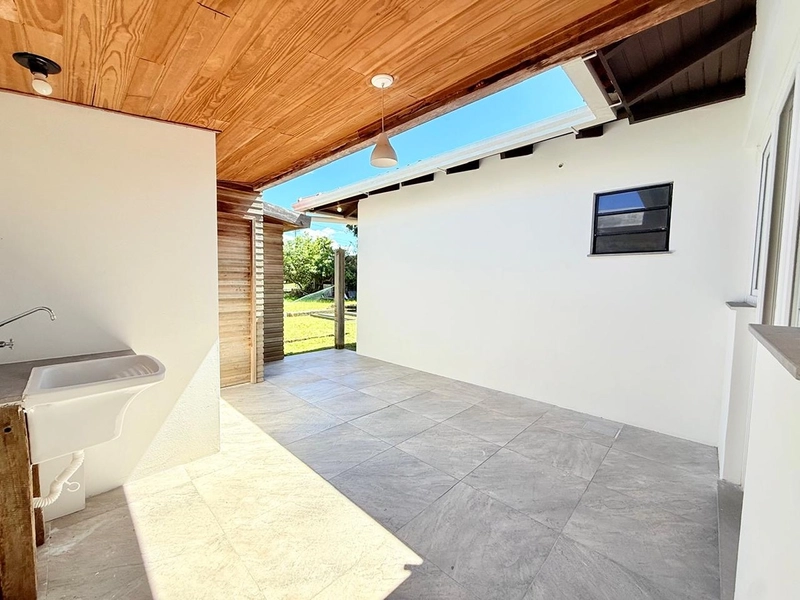 EXCELENTE CASA DE PRAIA PRÓXIMA AO MAR COM PISCINA: 39ª foto da galeria de imagens do imóvel