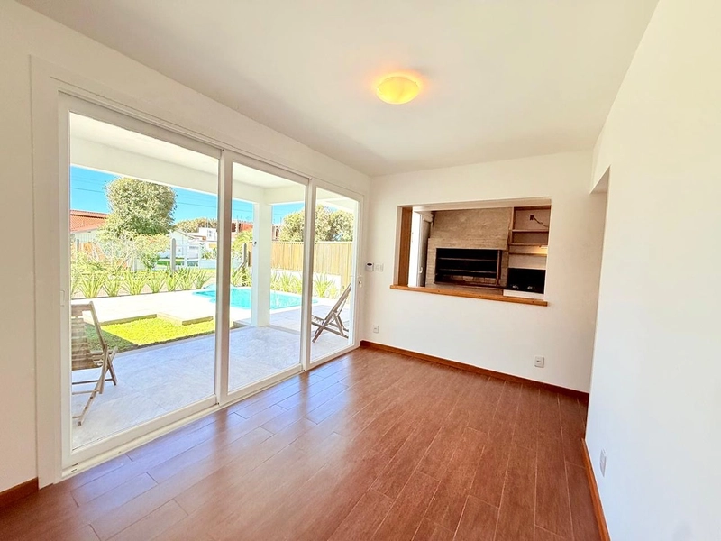 EXCELENTE CASA DE PRAIA PRÓXIMA AO MAR COM PISCINA: 14ª foto da galeria de imagens do imóvel