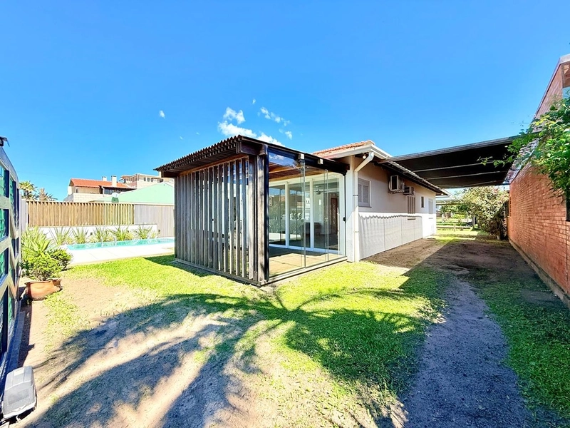 EXCELENTE CASA DE PRAIA PRÓXIMA AO MAR COM PISCINA: 41ª foto da galeria de imagens do imóvel