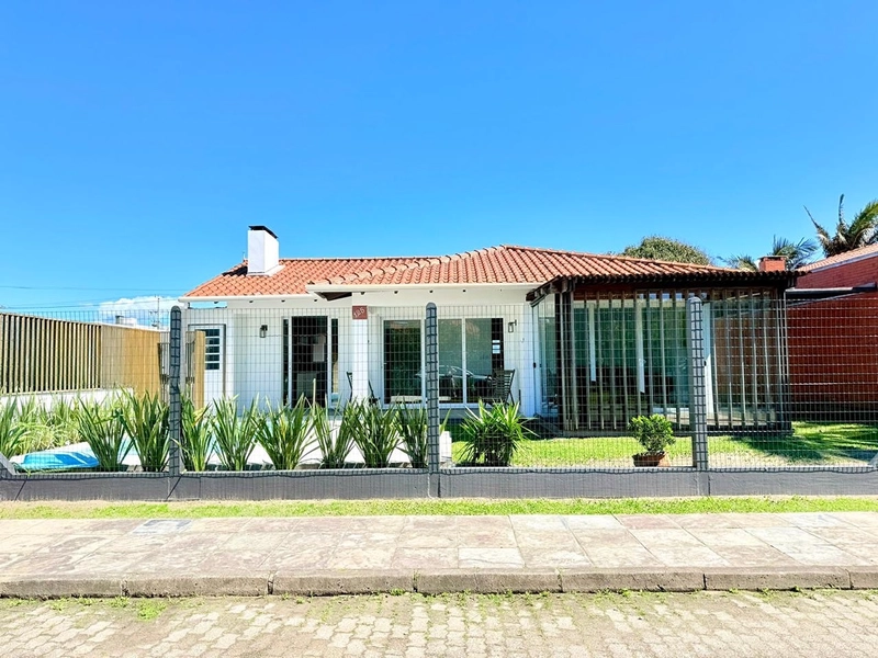 EXCELENTE CASA DE PRAIA PRÓXIMA AO MAR COM PISCINA: 8ª foto da galeria de imagens do imóvel