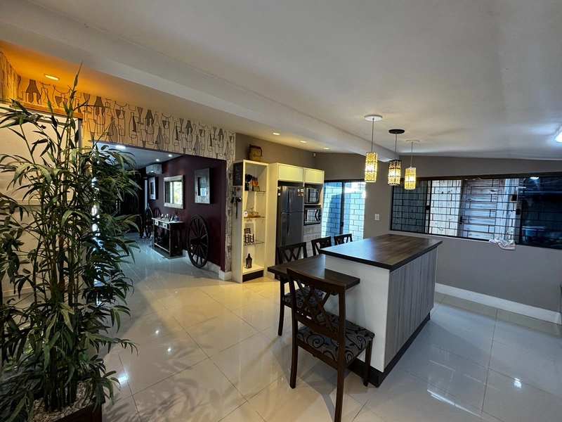 EXCELENTE CASA COM PISCINA: 6ª foto da galeria de imagens do imóvel