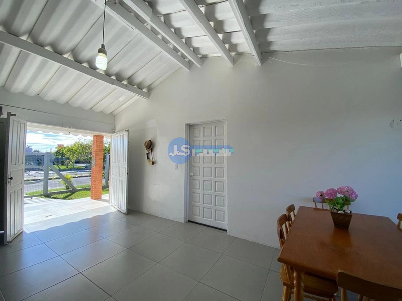 Casa em Atlântida Sul: 7ª foto da galeria de imagens do imóvel