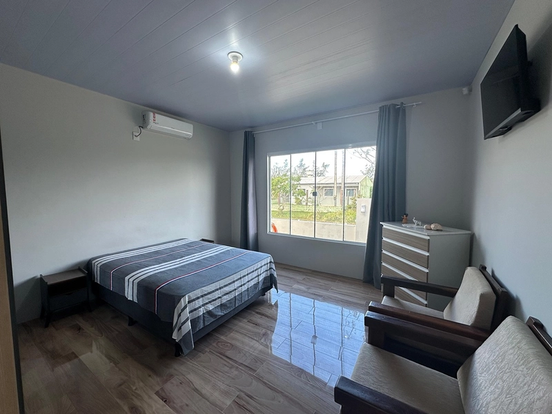 EXCELENTE CASA DE PRAIA PRÓXIMA AO MAR COM PISCINA: 9ª foto da galeria de imagens do imóvel