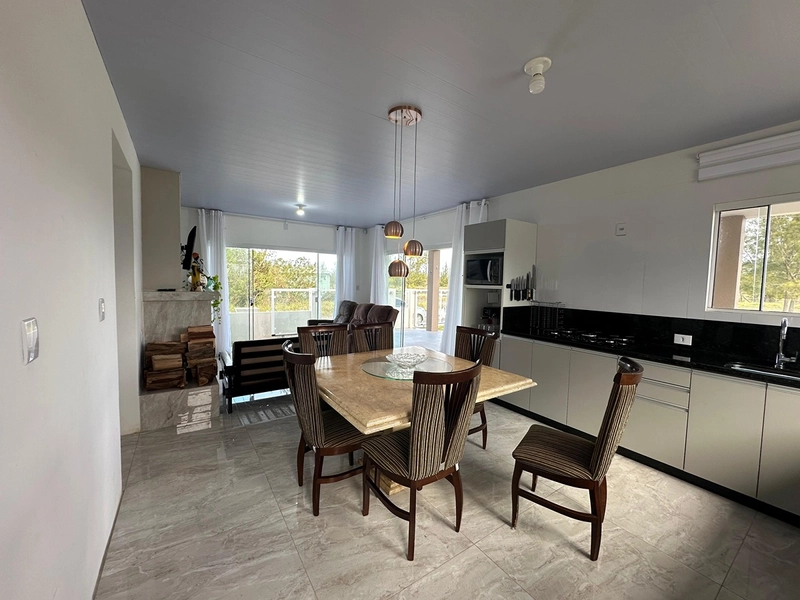 EXCELENTE CASA DE PRAIA PRÓXIMA AO MAR COM PISCINA: 5ª foto da galeria de imagens do imóvel