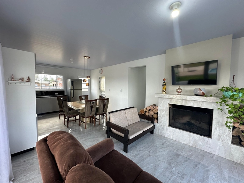 EXCELENTE CASA DE PRAIA PRÓXIMA AO MAR COM PISCINA: 3ª foto da galeria de imagens do imóvel