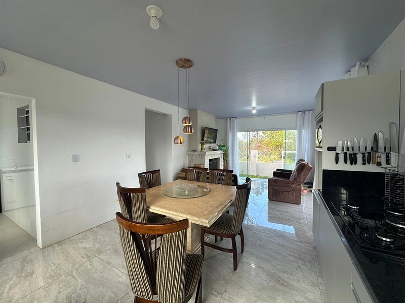 EXCELENTE CASA DE PRAIA PRÓXIMA AO MAR COM PISCINA: 4ª foto da galeria de imagens do imóvel