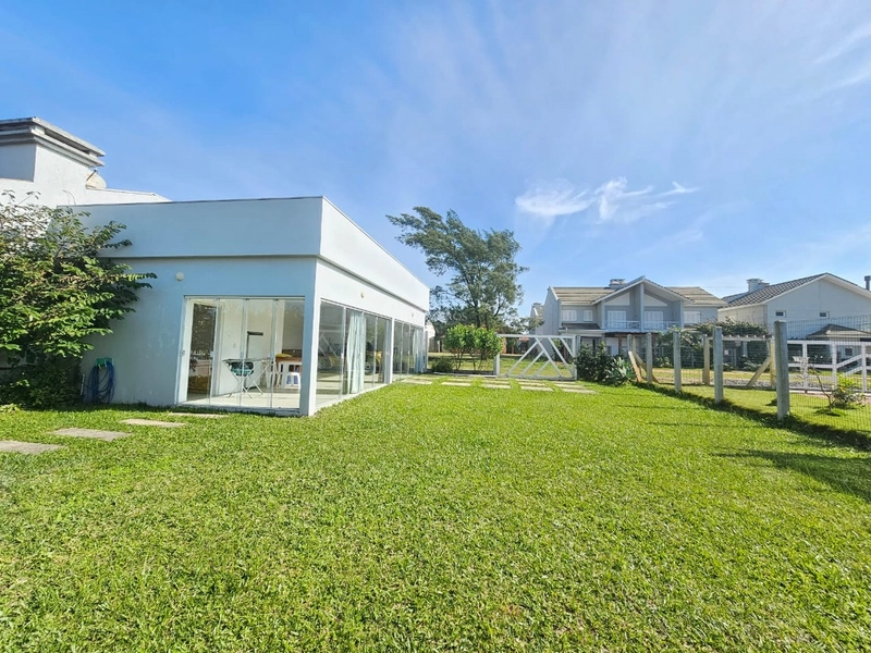 CASA DE PRAIA COM 2 TERRENOS: 2ª foto da galeria de imagens do imóvel