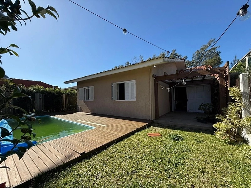 CASA DE PRAIA COM PISCINA: 2ª foto da galeria de imagens do imóvel