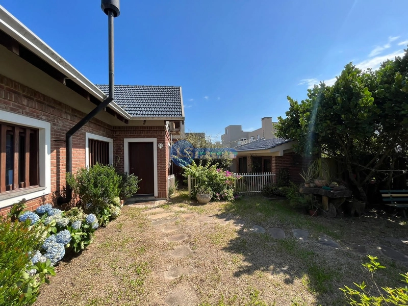 Casa em Atlântida Sul: 74ª foto da galeria de imagens do imóvel