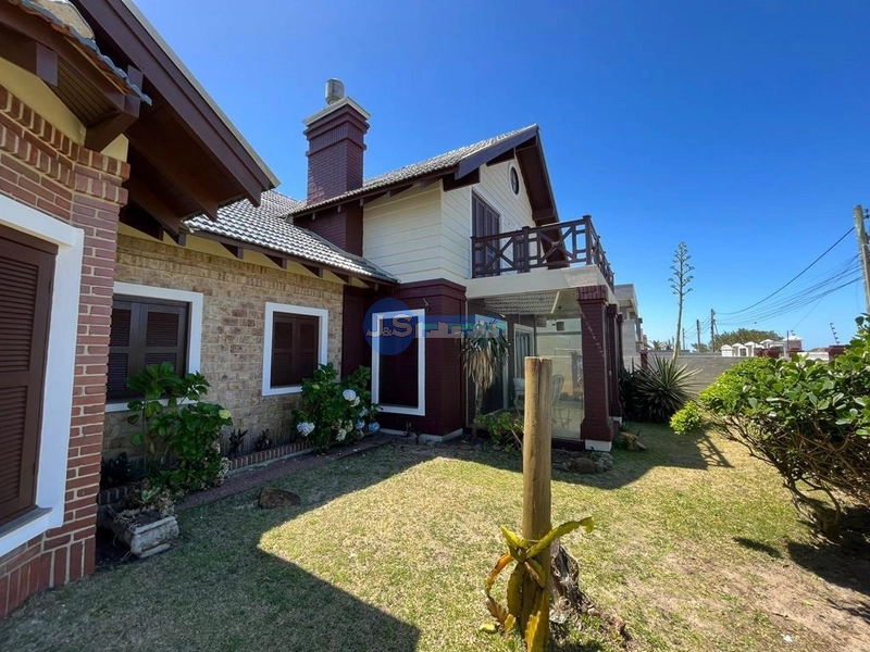 Casa em Atlântida Sul: 57ª foto da galeria de imagens do imóvel