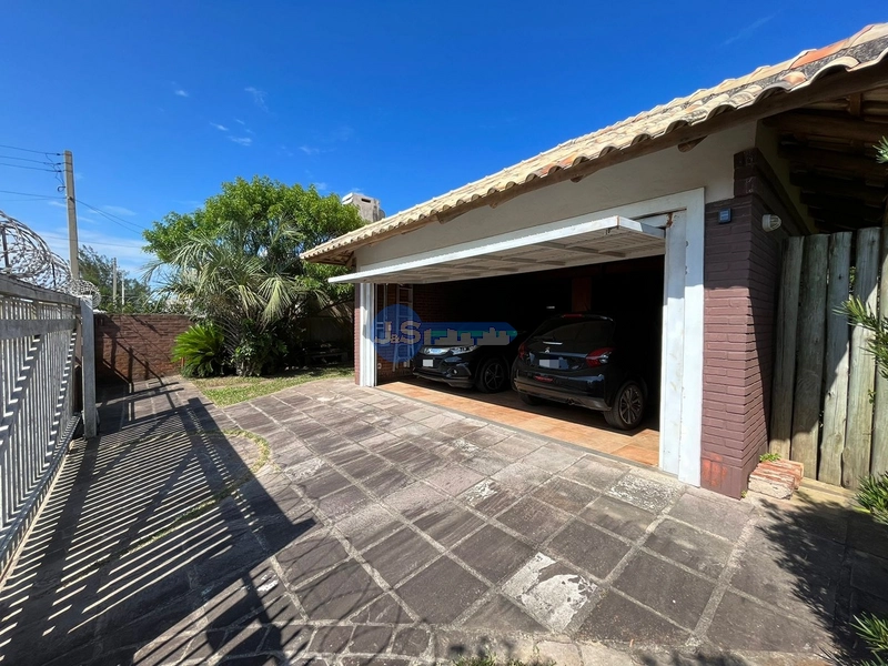 Casa em Atlântida Sul: 14ª foto da galeria de imagens do imóvel
