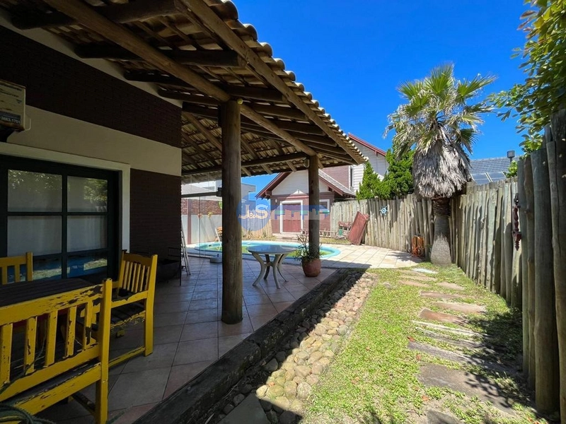 Casa em Atlântida Sul: 39ª foto da galeria de imagens do imóvel