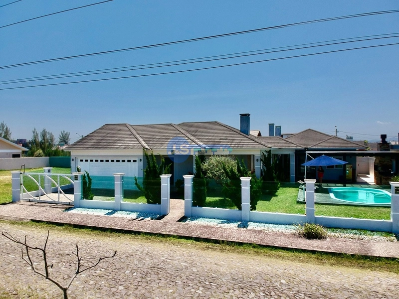 Casa em Atlântida Sul: 7ª foto da galeria de imagens do imóvel