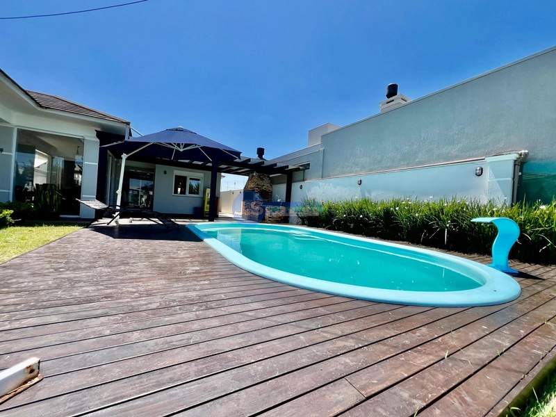 Casa em Atlântida Sul: 18ª foto da galeria de imagens do imóvel
