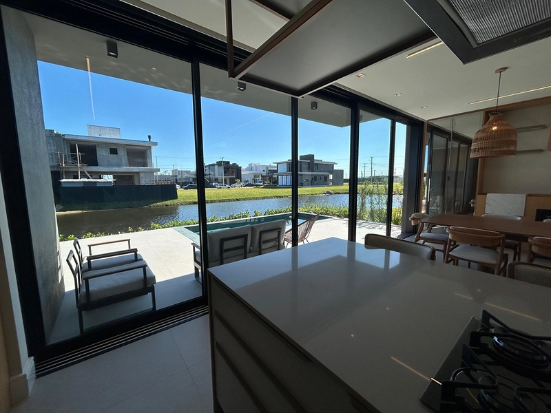 EXCELENTE CASA ALTO PADRÃO COM PISCINA : 2ª foto da galeria de imagens do imóvel