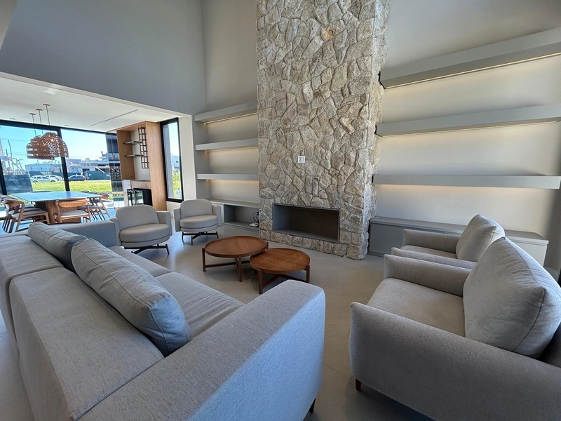 EXCELENTE CASA ALTO PADRÃO COM PISCINA : 6ª foto da galeria de imagens do imóvel