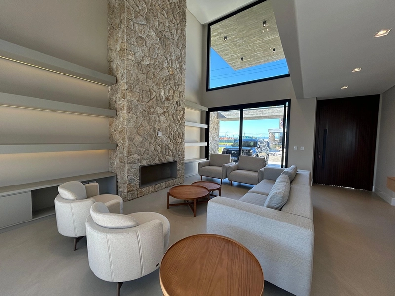 EXCELENTE CASA ALTO PADRÃO COM PISCINA : 4ª foto da galeria de imagens do imóvel