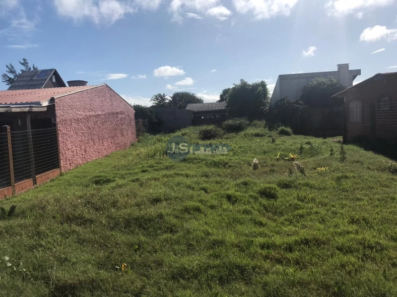 Belo terreno em ótima localização: 1ª foto da galeria de imagens do imóvel