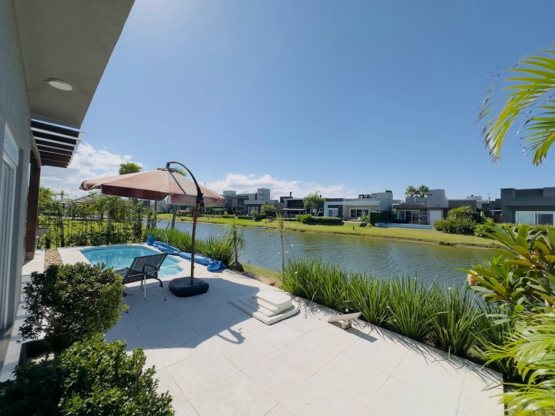 EXCELENTE CASA ALTO PADRÃO EM CONDOMÍNIO COM PISCINA : 30ª foto da galeria de imagens do imóvel