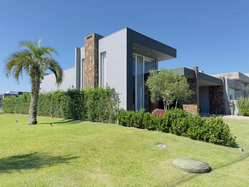 EXCELENTE CASA ALTO PADRÃO EM CONDOMÍNIO COM PISCINA : 4ª foto da galeria de imagens do imóvel