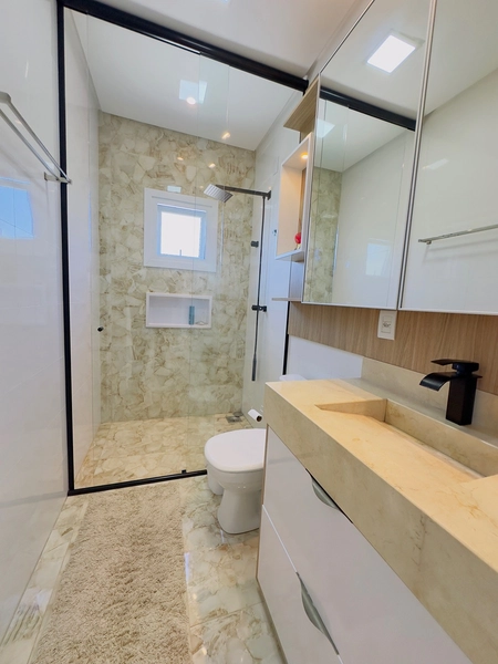 EXCELENTE CASA ALTO PADRÃO EM CONDOMÍNIO COM PISCINA : 20ª foto da galeria de imagens do imóvel