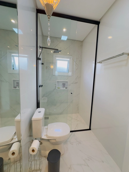 EXCELENTE CASA ALTO PADRÃO EM CONDOMÍNIO COM PISCINA : 17ª foto da galeria de imagens do imóvel