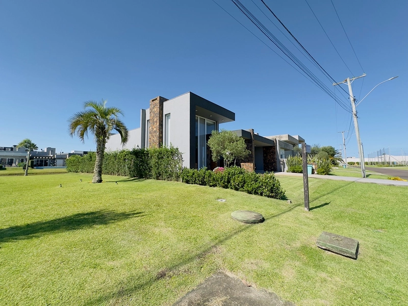 EXCELENTE CASA ALTO PADRÃO EM CONDOMÍNIO COM PISCINA : 3ª foto da galeria de imagens do imóvel