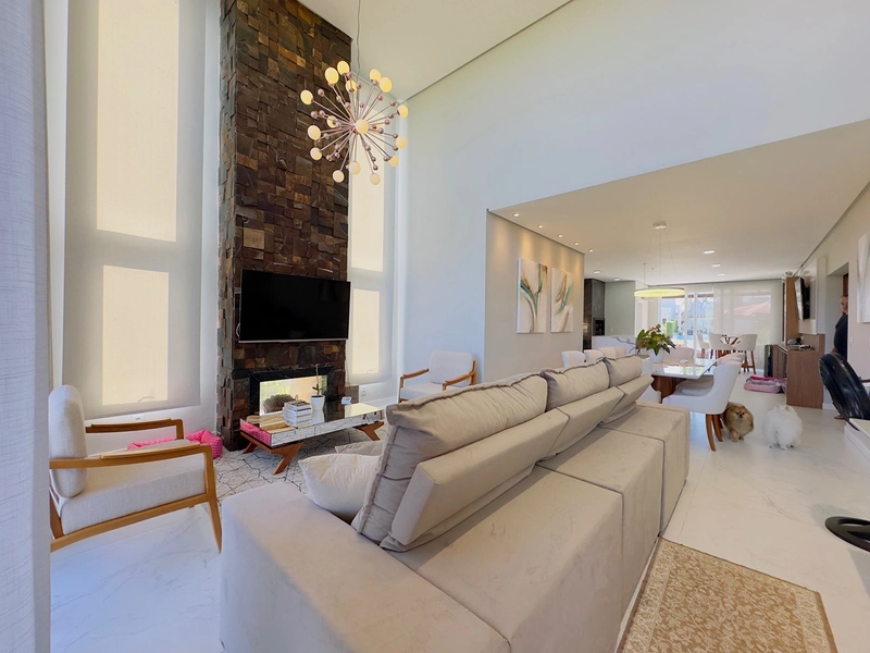 EXCELENTE CASA ALTO PADRÃO EM CONDOMÍNIO COM PISCINA : 5ª foto da galeria de imagens do imóvel