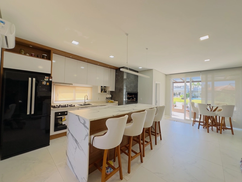 EXCELENTE CASA ALTO PADRÃO EM CONDOMÍNIO COM PISCINA : 8ª foto da galeria de imagens do imóvel