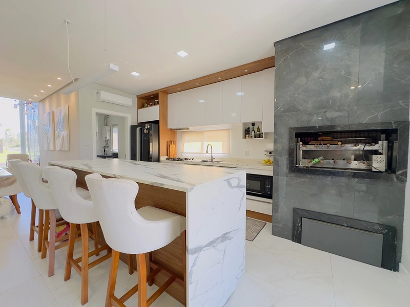 EXCELENTE CASA ALTO PADRÃO EM CONDOMÍNIO COM PISCINA : 9ª foto da galeria de imagens do imóvel