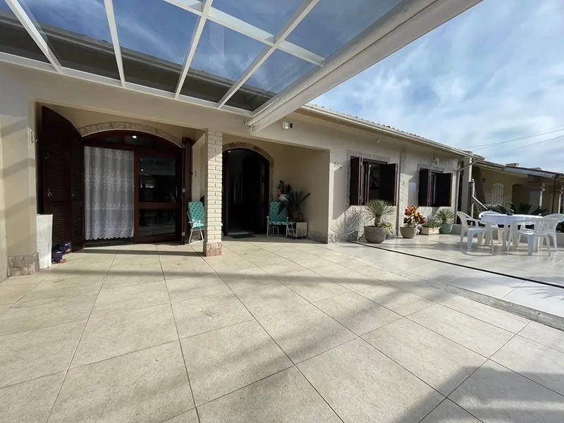 EXCELENTE CASA COM PISCINA: 1ª foto da galeria de imagens do imóvel