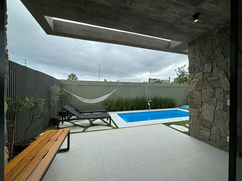 EXCELENTE CASA ALTO PADRÃO EM CONDOMÍNIO: 3ª foto da galeria de imagens do imóvel